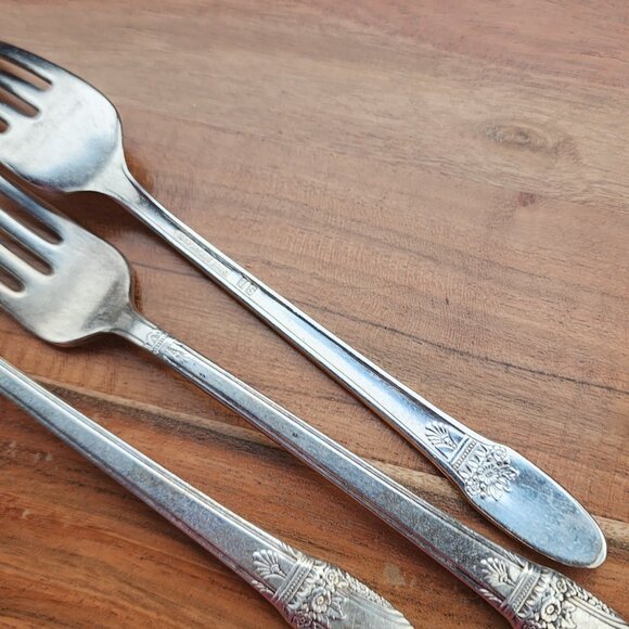 4) 1837 Rogers First Love Dinner Fork 7.5” International Slverplate art deco - Picture 6 of 10